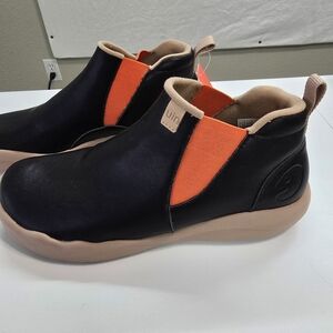 UIN Size 10 Granada Women's High Top Walking Shoes NWT Black